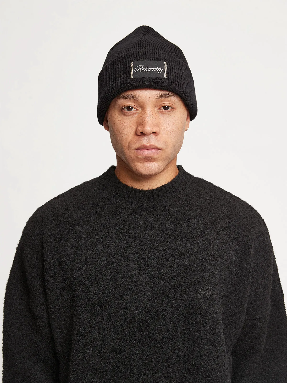 ESSENTIAL BEANIE - BLACK